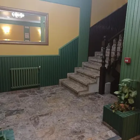 2 De Mayo 2 מלון *