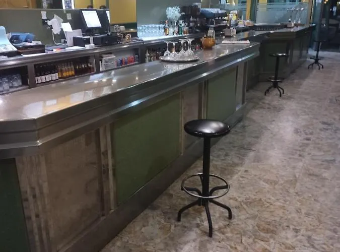 מלון 2 De Mayo 2 *